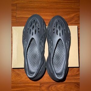 adidas Yeezy Foam RNR